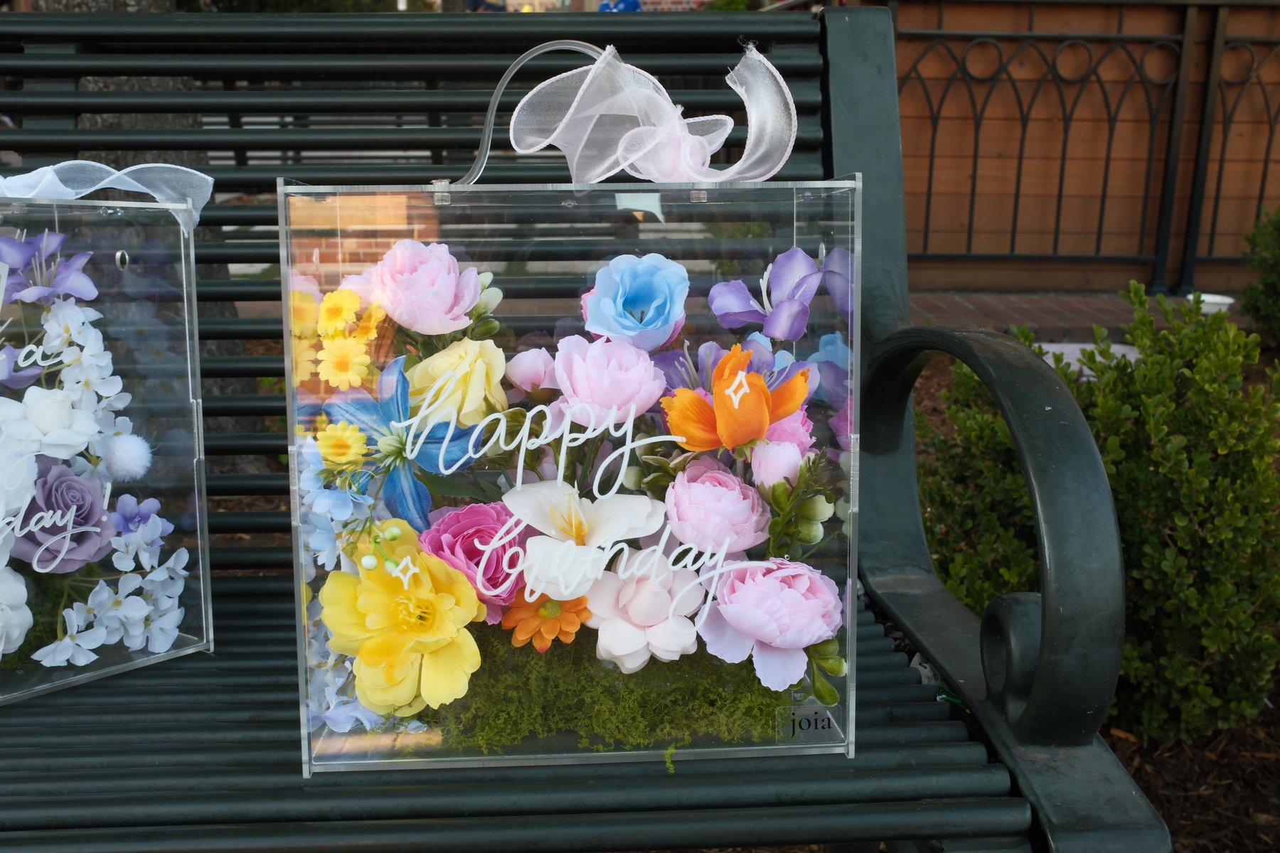 Colorful JOIA flower valise personalized with a Happy Birthday message